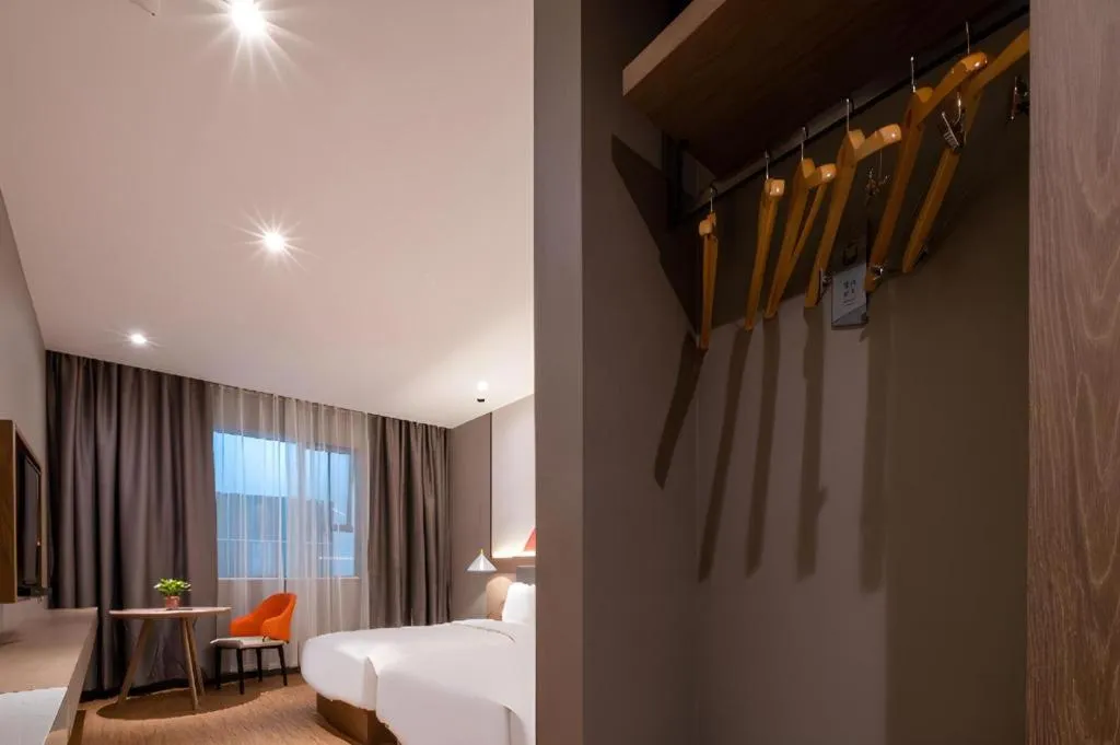 Bed in Borrman Hotel Zhonghsan Guzheng Huayi Plaza Light Rail Station