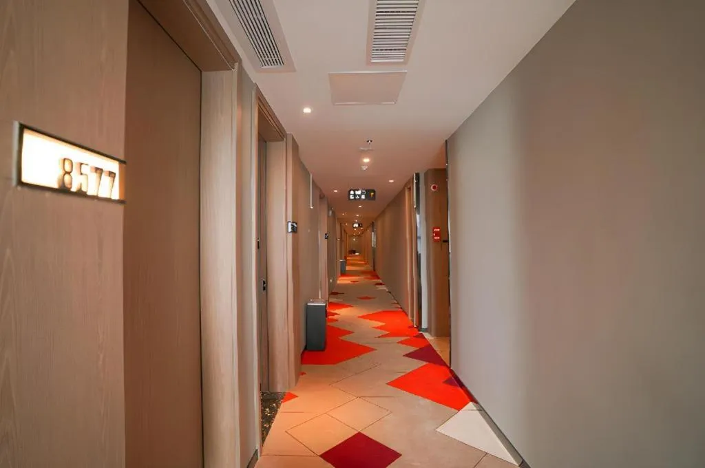 Borrman Hotel Zhonghsan Guzheng Huayi Plaza Light Rail Station