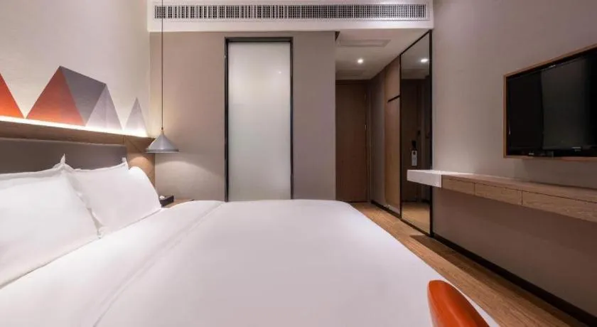Bed in Borrman Hotel Zhonghsan Guzheng Huayi Plaza Light Rail Station