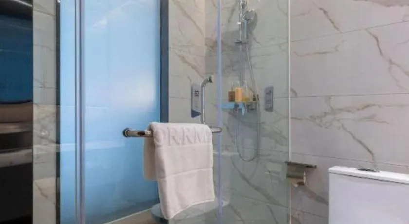 Borrman Hotel Zhonghsan Guzheng Huayi Plaza Light Rail Station