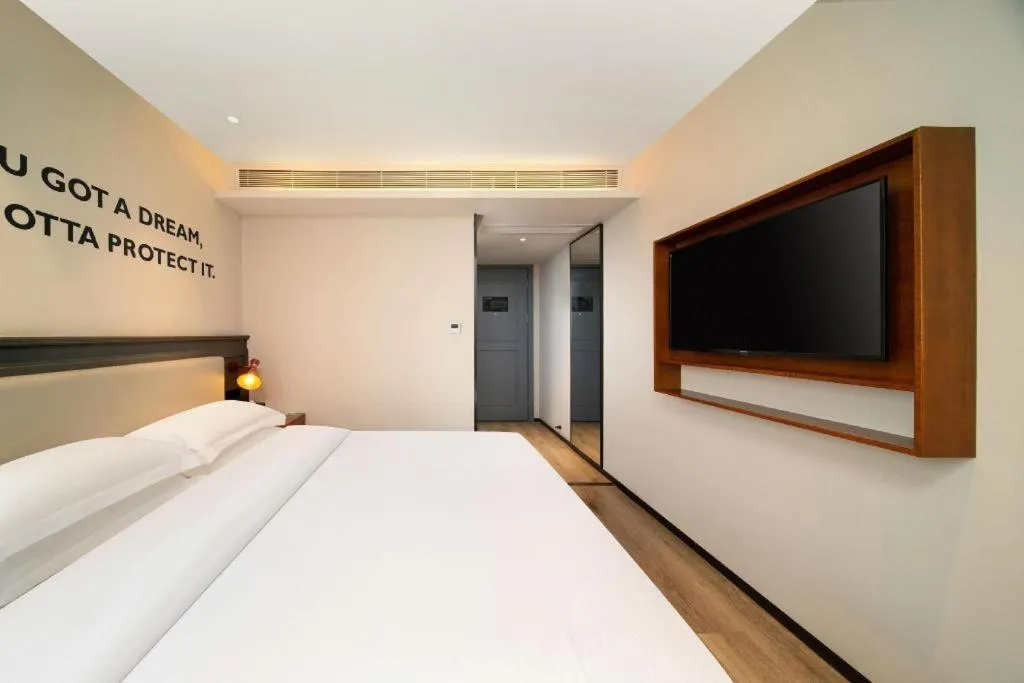 Bed in Premier City Comfort Hotel Wuhan Yellow Crane Shouyi Road Metro Station