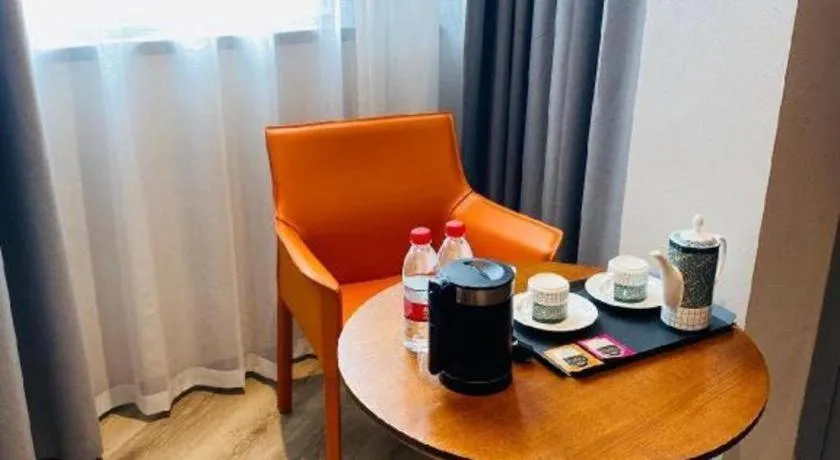 Premier City Comfort Hotel Wuhan Yellow Crane Shouyi Road Metro Station