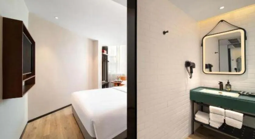 Bed in Premier City Comfort Hotel Wuhan Yellow Crane Shouyi Road Metro Station