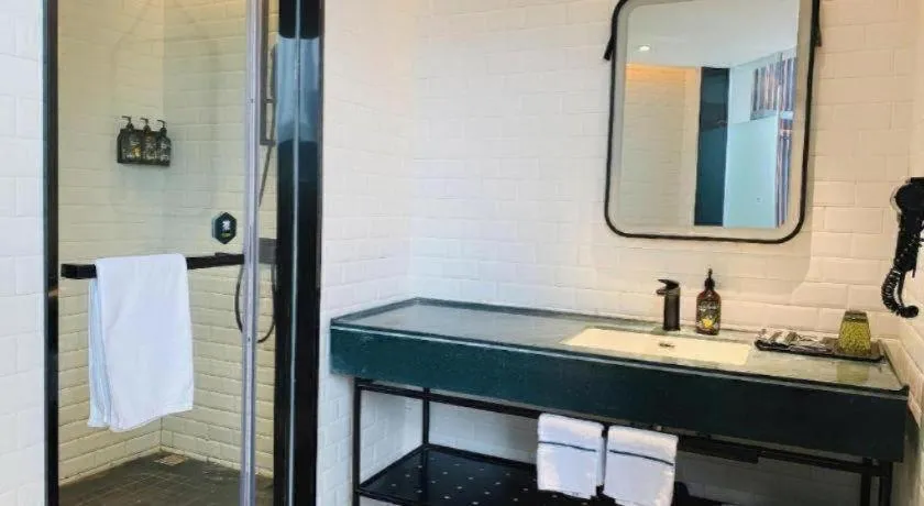 Premier City Comfort Hotel Wuhan Yellow Crane Shouyi Road Metro Station