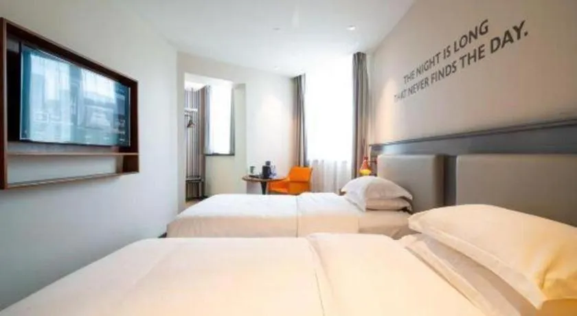 Bed in Premier City Comfort Hotel Wuhan Yellow Crane Shouyi Road Metro Station