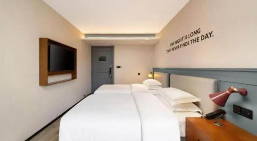 Bed in Premier City Comfort Hotel Wuhan Yellow Crane Shouyi Road Metro Station