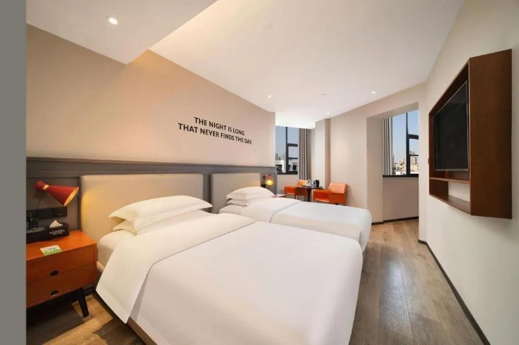 Bed in Premier City Comfort Hotel Wuhan Yellow Crane Shouyi Road Metro Station