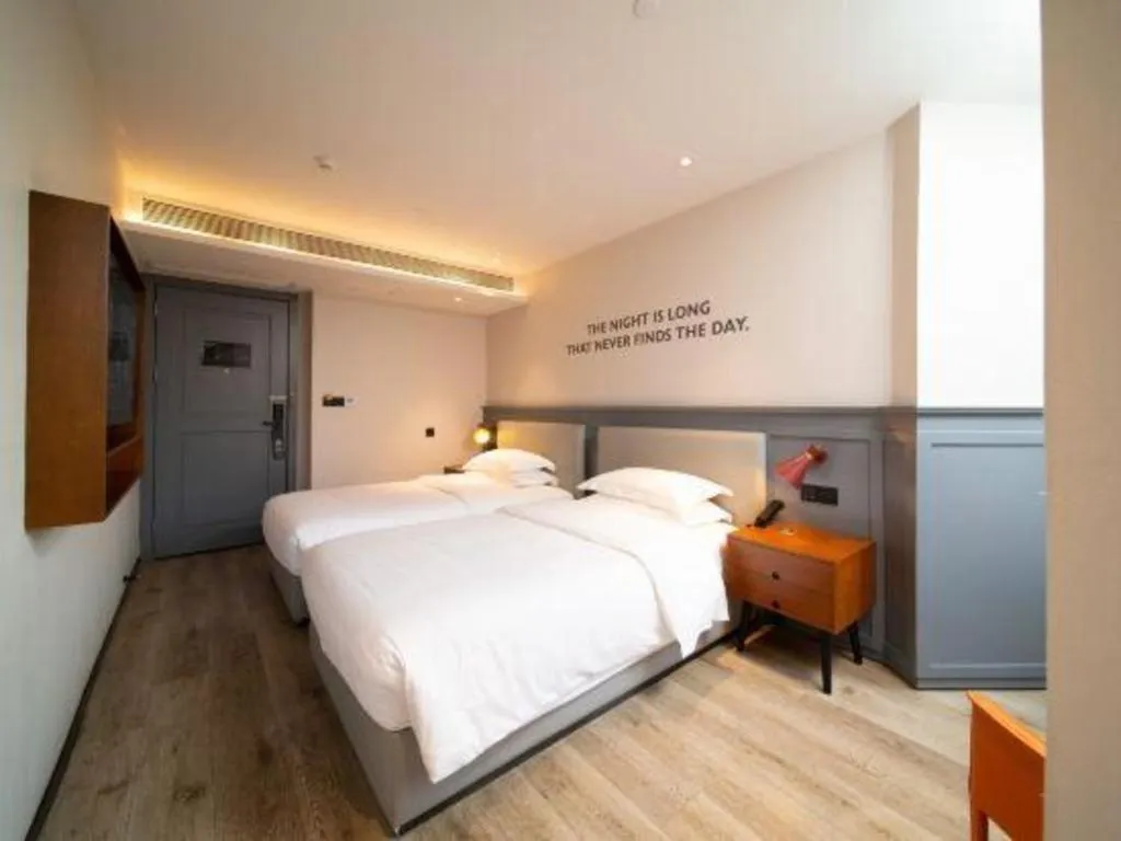 Bed in Premier City Comfort Hotel Wuhan Yellow Crane Shouyi Road Metro Station