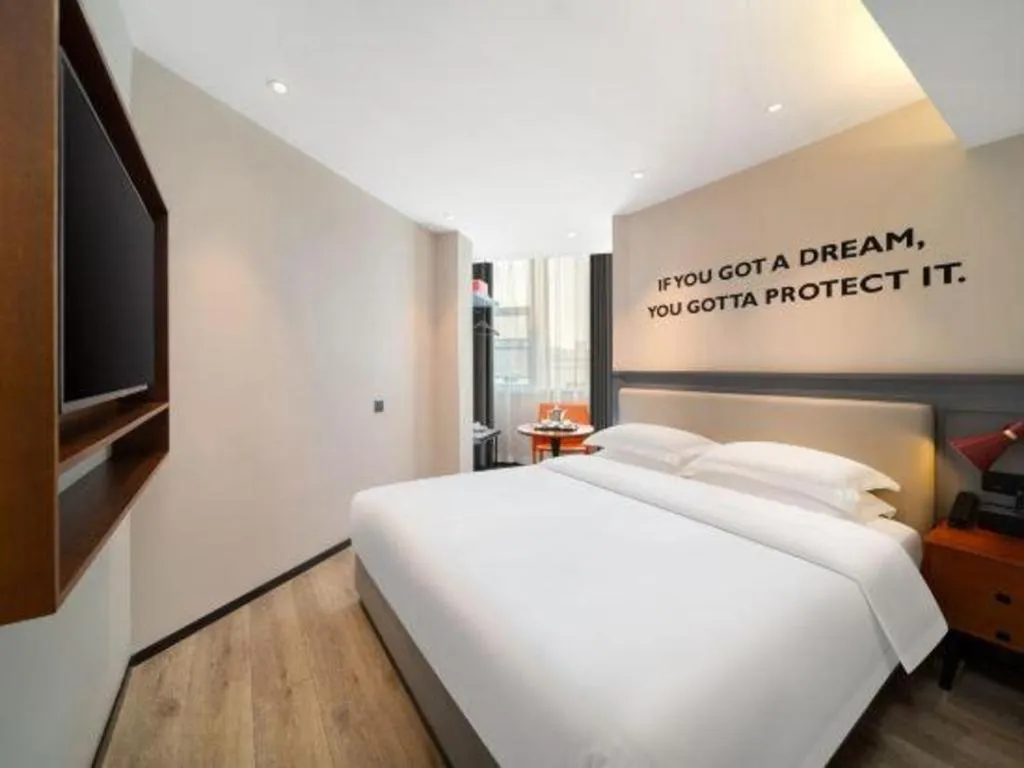 Bed in Premier City Comfort Hotel Wuhan Yellow Crane Shouyi Road Metro Station