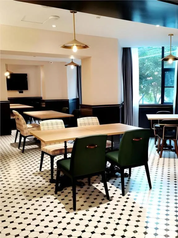 Premier City Comfort Hotel Wuhan Yellow Crane Shouyi Road Metro Station