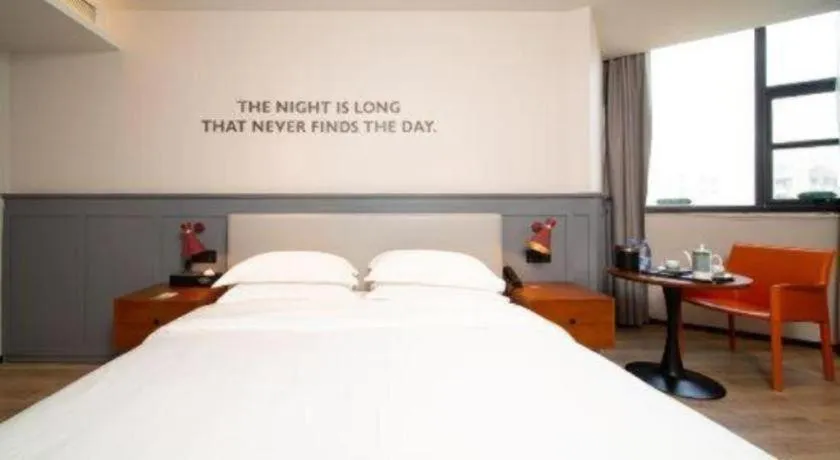 Bed in Premier City Comfort Hotel Wuhan Yellow Crane Shouyi Road Metro Station