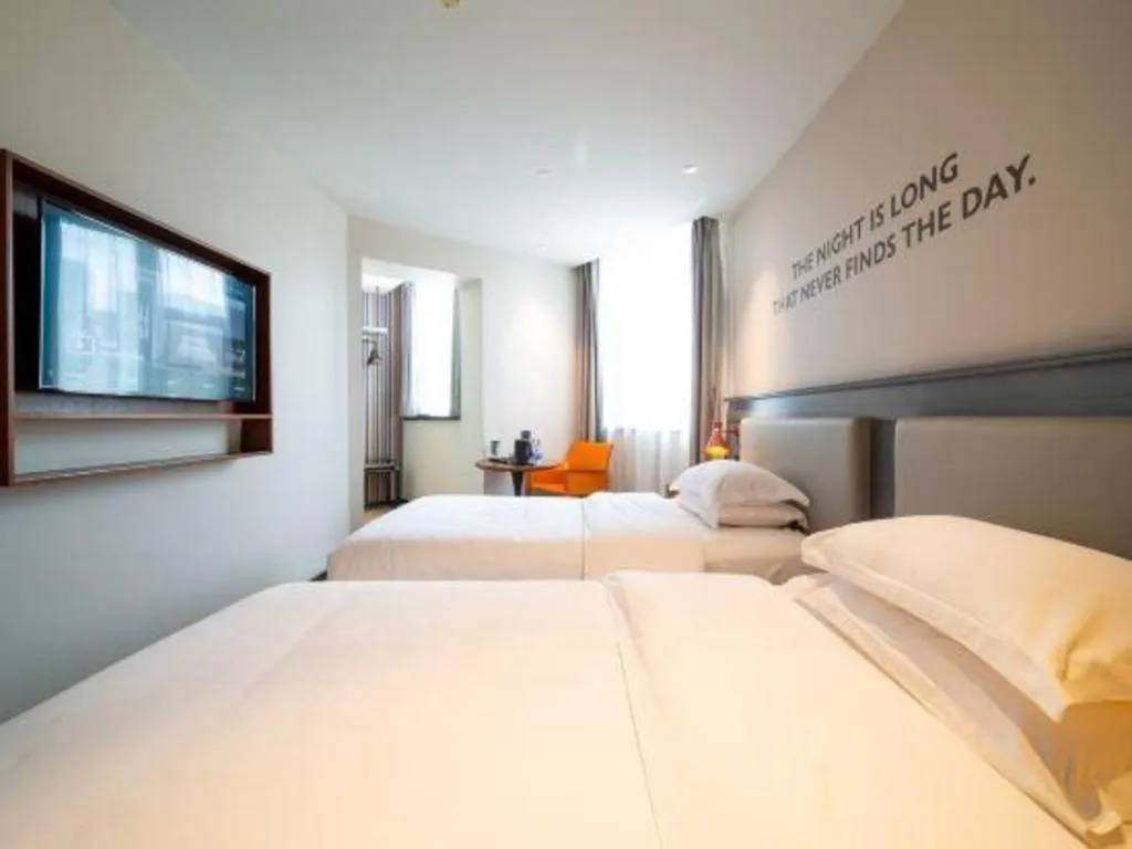 Bed in Premier City Comfort Hotel Wuhan Yellow Crane Shouyi Road Metro Station