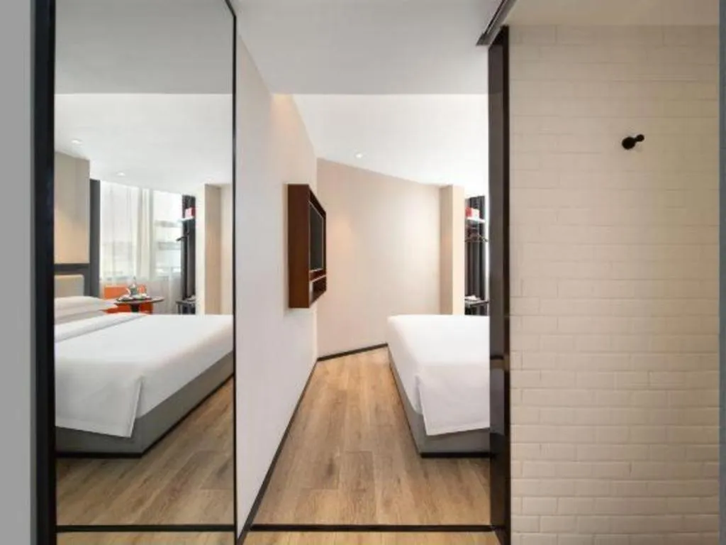 Bed in Premier City Comfort Hotel Wuhan Yellow Crane Shouyi Road Metro Station