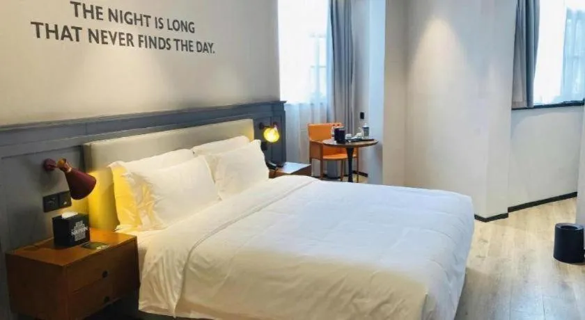 Bed in Premier City Comfort Hotel Wuhan Yellow Crane Shouyi Road Metro Station