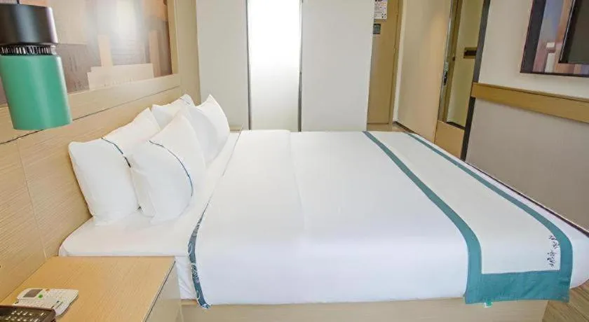 Bed in City Comfort Inn Yangxin High-speed Railway Station