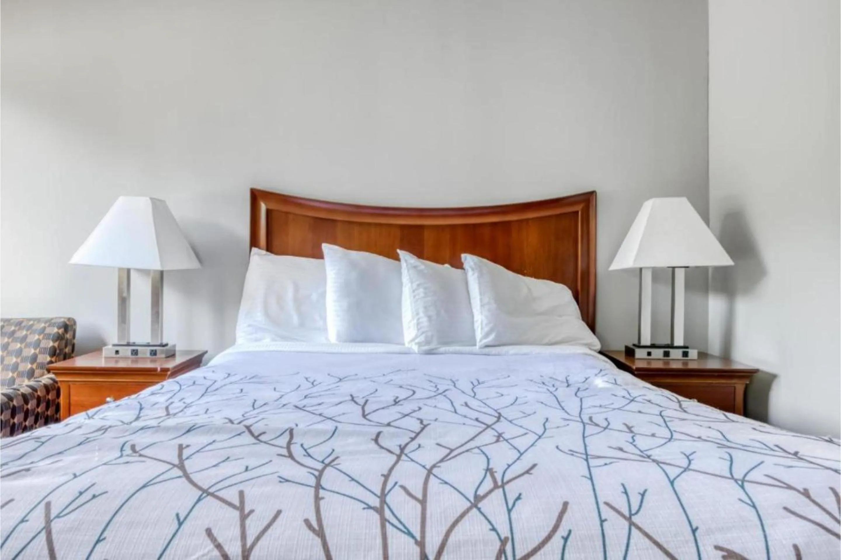 Bedroom, Bed in OYO Hotel Memphis TN I-40