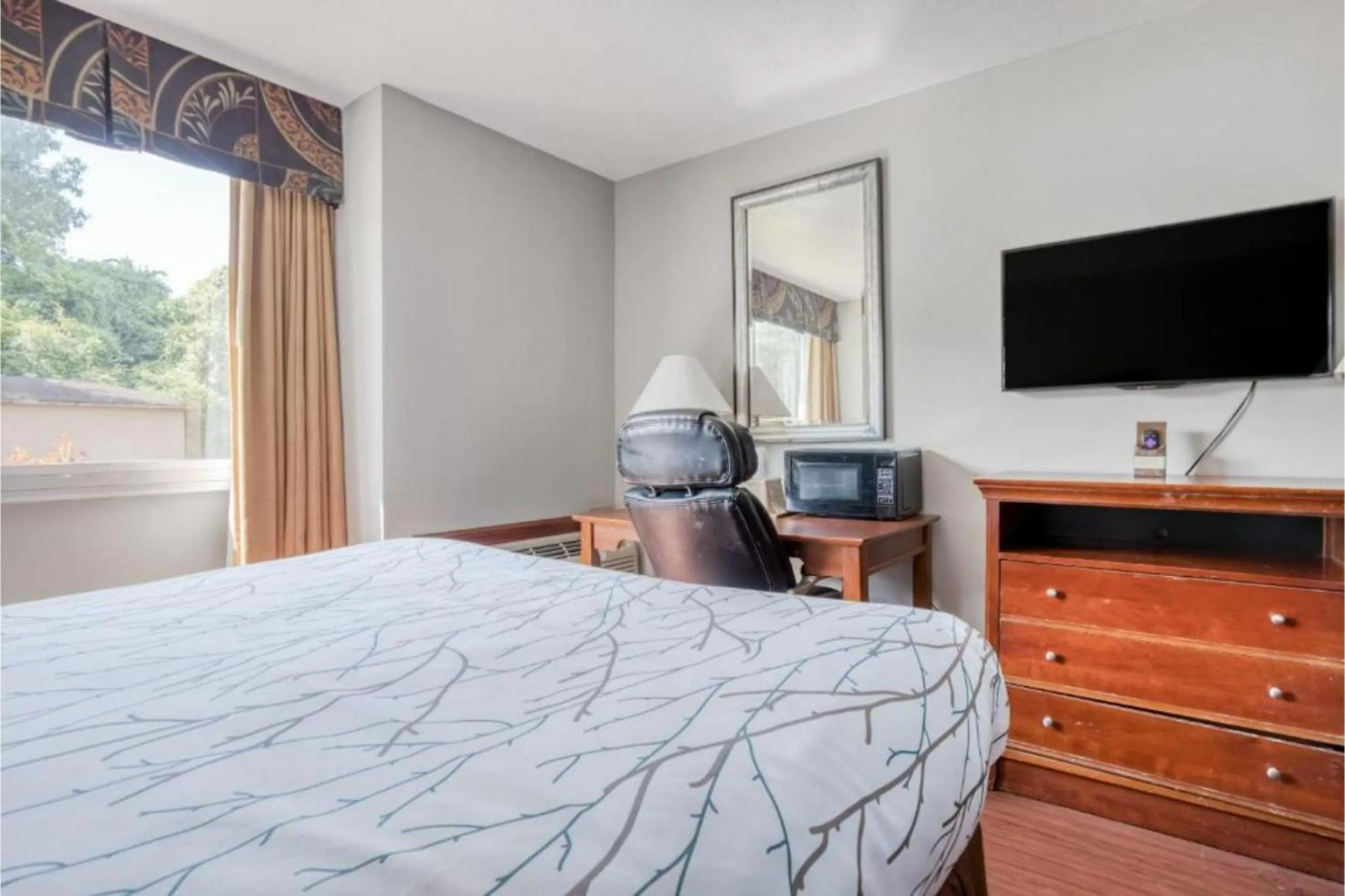 Bedroom, Bed in OYO Hotel Memphis TN I-40