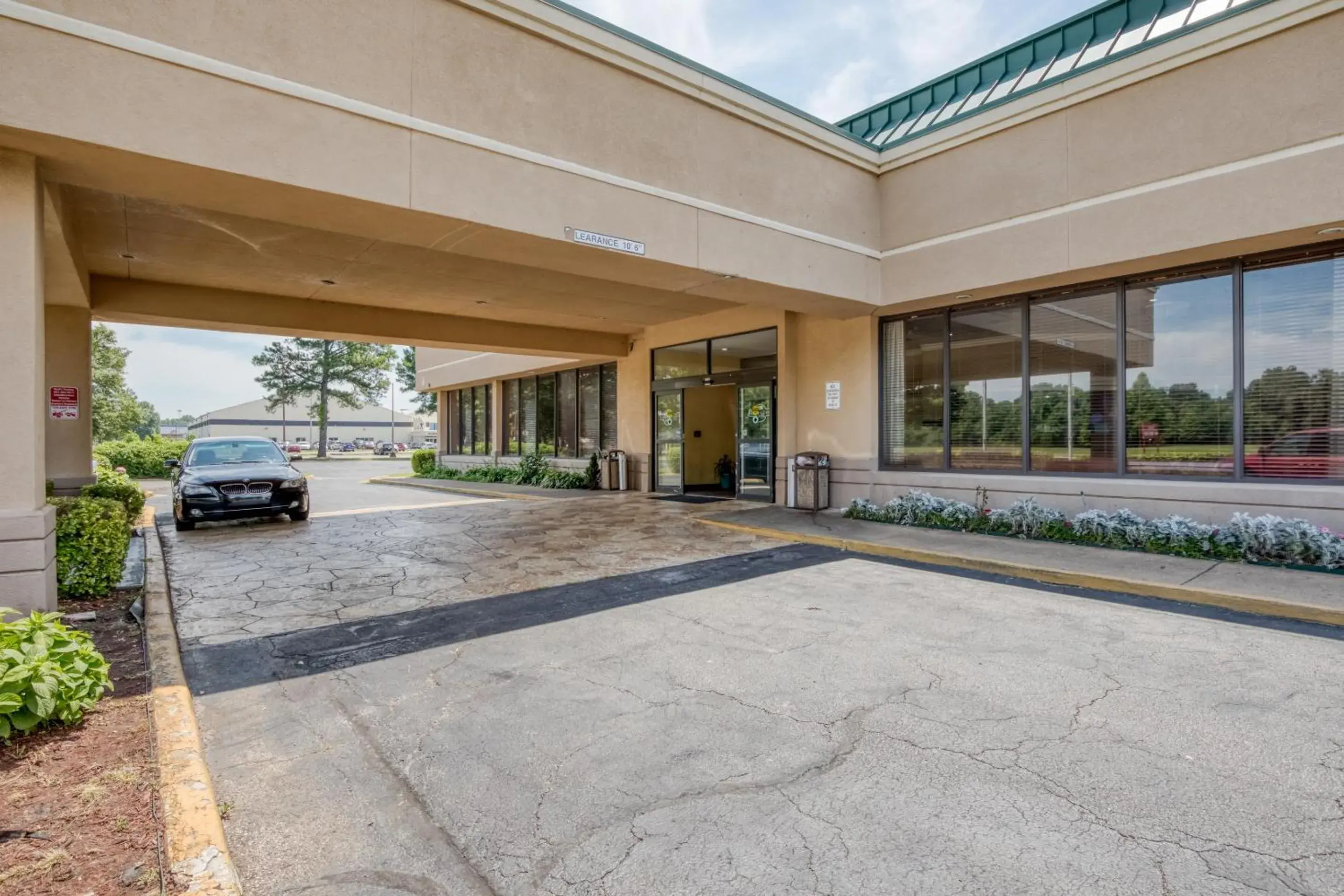Facade/entrance in OYO Hotel Memphis TN I-40 Facade/entrance in OYO Hotel Memphis TN I-40