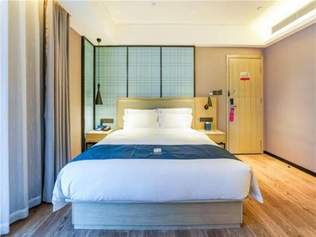 Bed in Echarm Hotel Suzhou Shengze Oriental Extile City