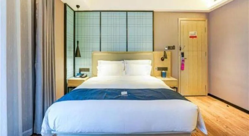 Bed in Echarm Hotel Suzhou Shengze Oriental Extile City