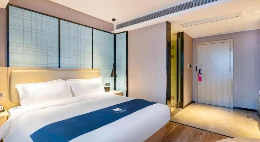 Bed in Echarm Hotel Suzhou Shengze Oriental Extile City