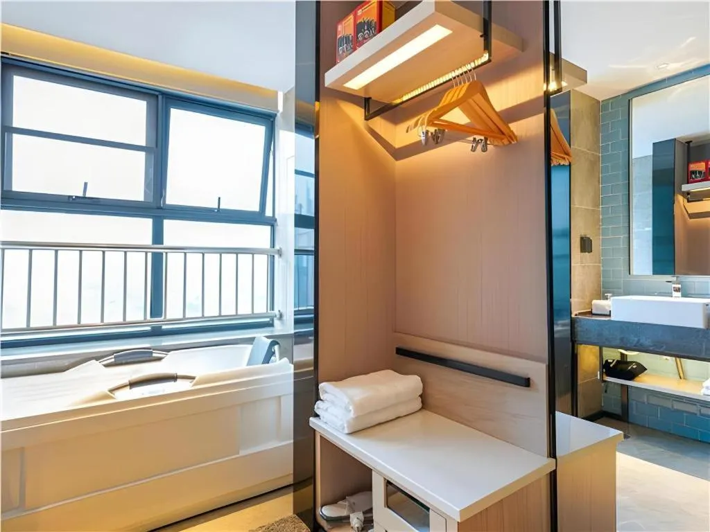 Bed in Echarm Hotel Suzhou Shengze Oriental Extile City