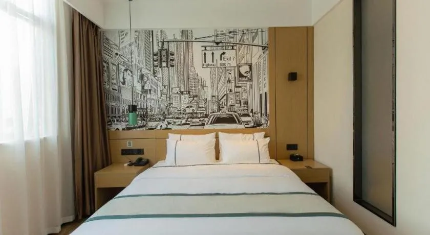 Bed in City Comfort Inn Shaoguan Biguiyuan Phoenix City Gold Village