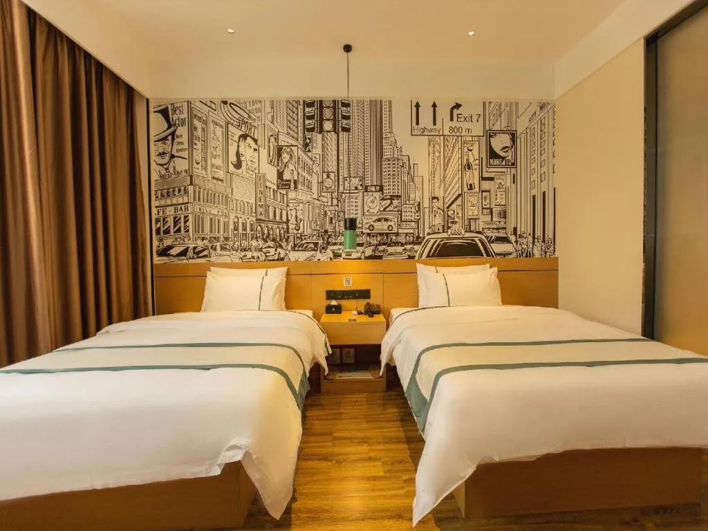 Bed in City Comfort Inn Shaoguan Biguiyuan Phoenix City Gold Village