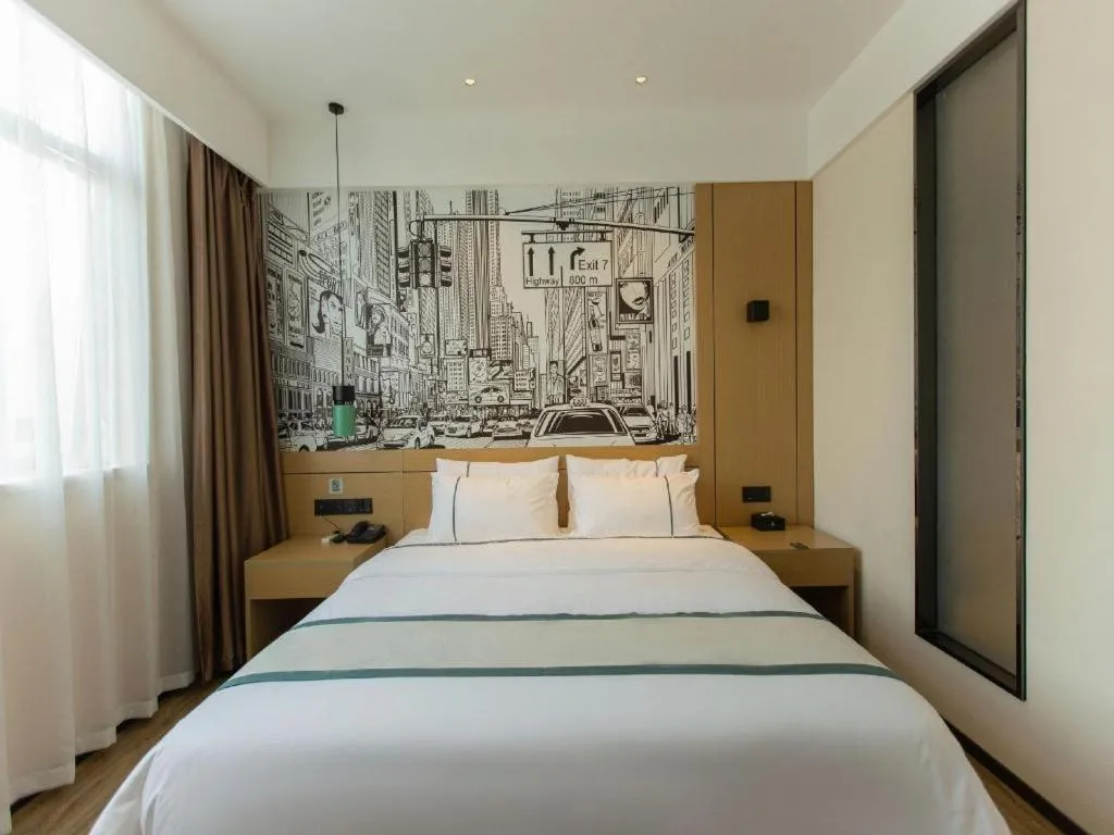 Bed in City Comfort Inn Shaoguan Biguiyuan Phoenix City Gold Village