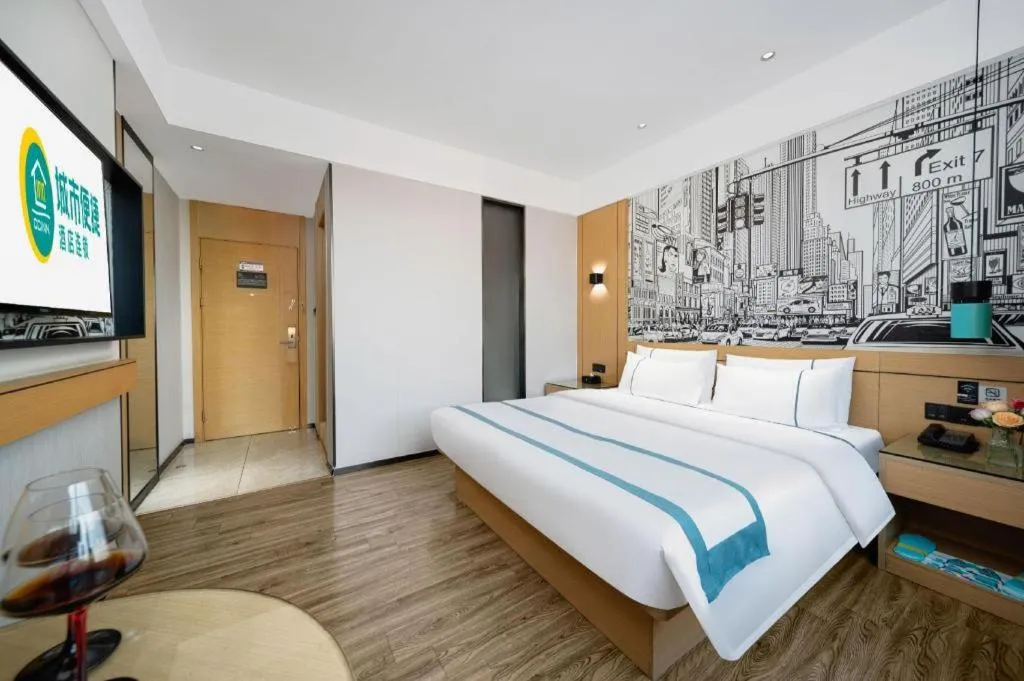 Bed in City Comfort Inn Shaoguan Biguiyuan Phoenix City Gold Village