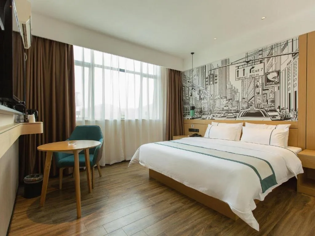 Bed in City Comfort Inn Shaoguan Biguiyuan Phoenix City Gold Village