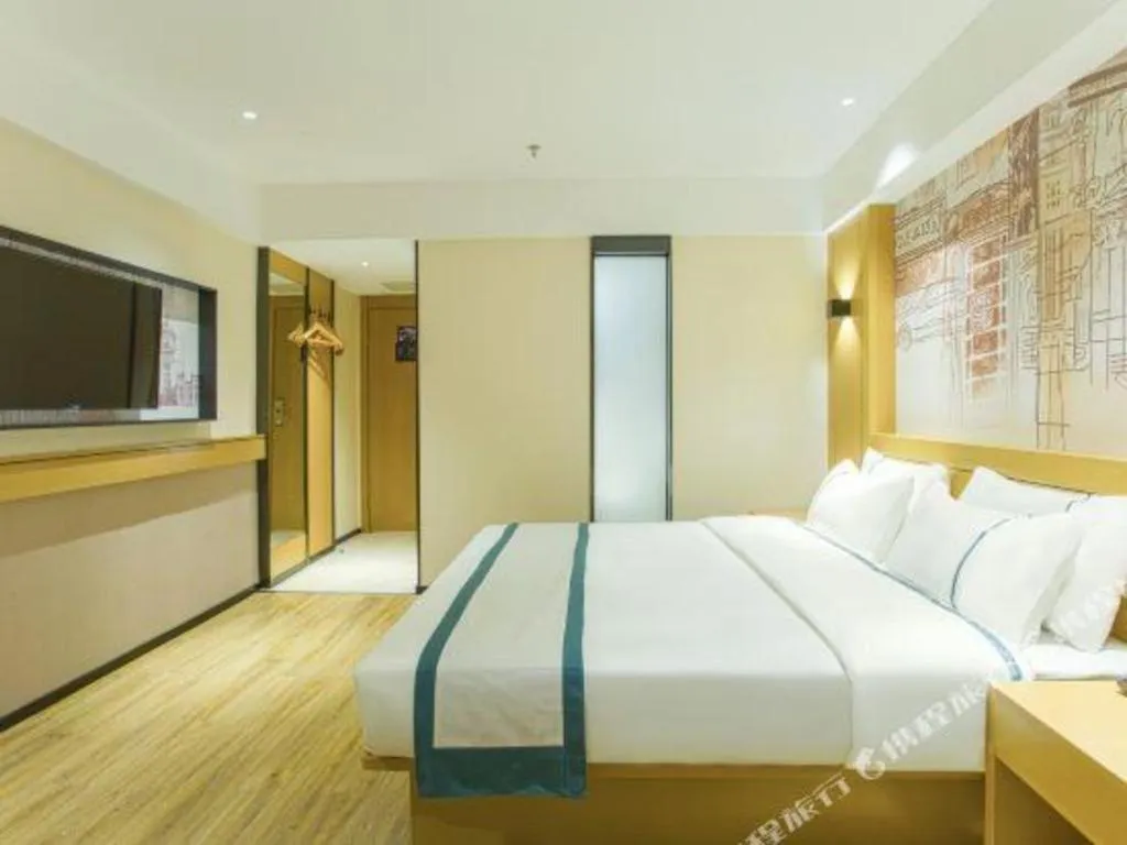 Bed in City Comfort Inn Wuzhou Sun Plaza Wanda