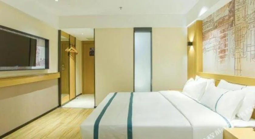 Bed in City Comfort Inn Wuzhou Sun Plaza Wanda