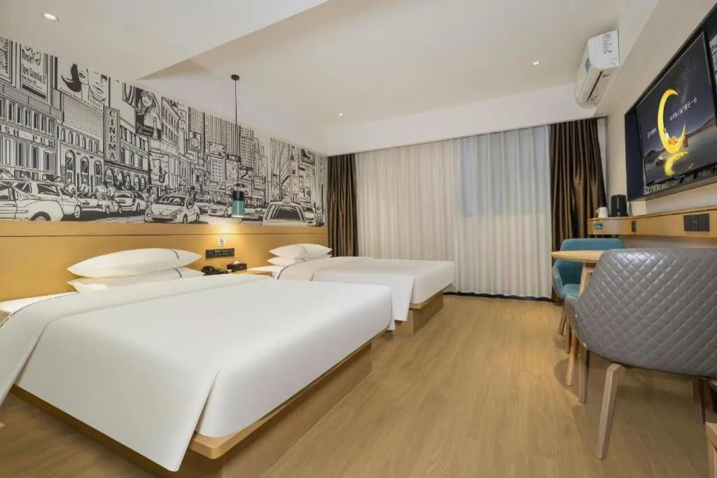 Bed in City Comfort Inn Wuzhou Sun Plaza Wanda