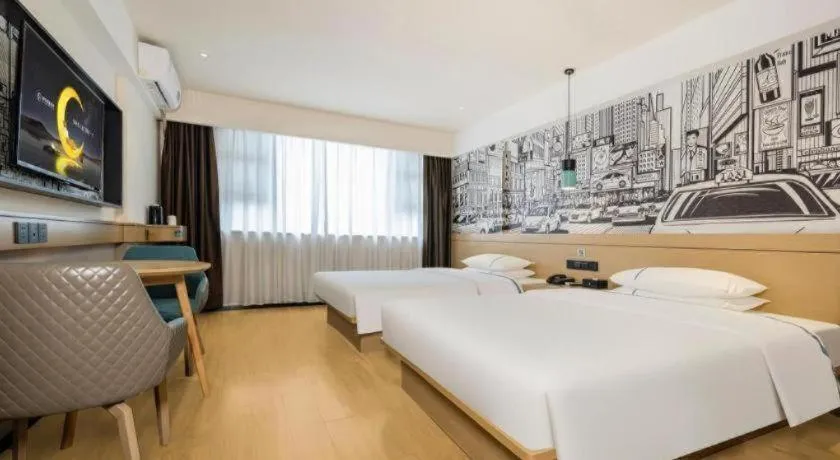 Bed in City Comfort Inn Wuzhou Sun Plaza Wanda