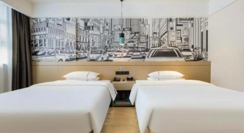 Bed in City Comfort Inn Wuzhou Sun Plaza Wanda