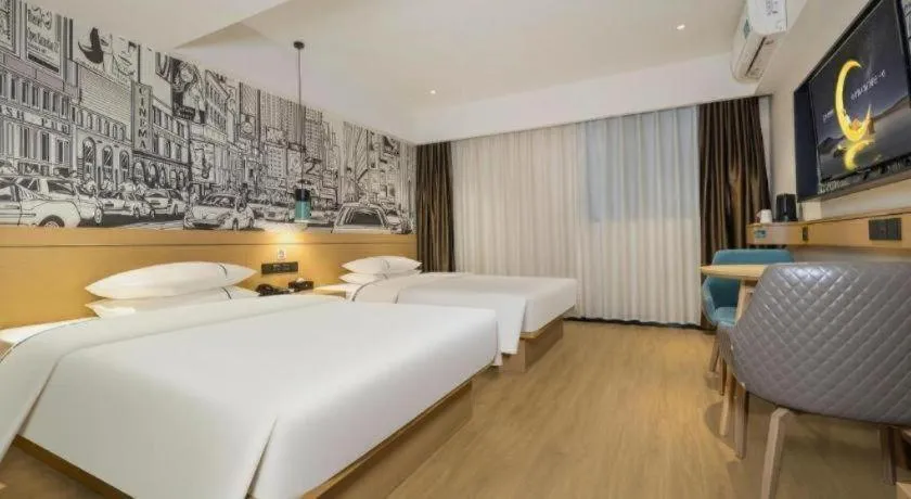 Bed in City Comfort Inn Wuzhou Sun Plaza Wanda