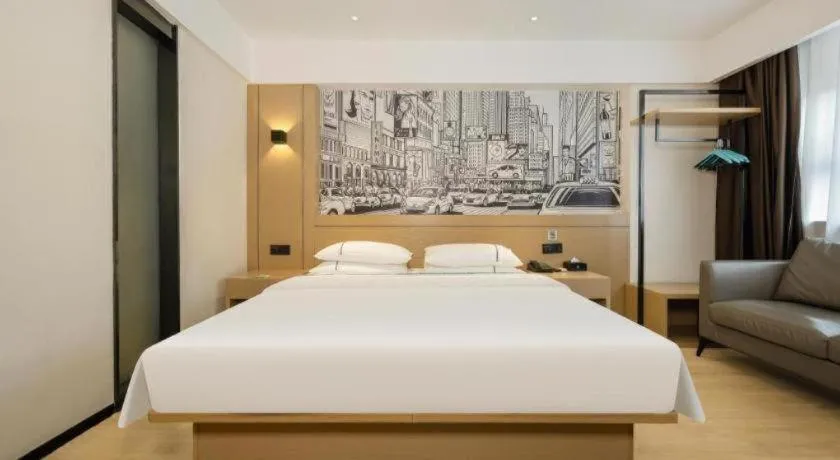 Bed in City Comfort Inn Wuzhou Sun Plaza Wanda
