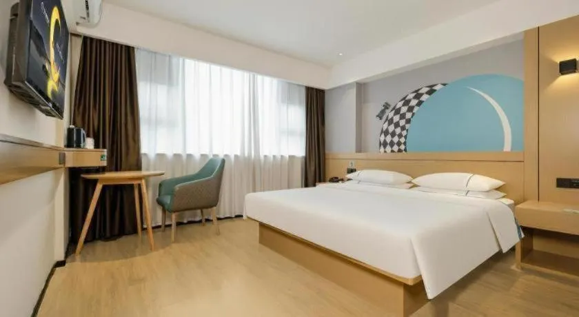 Bed in City Comfort Inn Wuzhou Sun Plaza Wanda