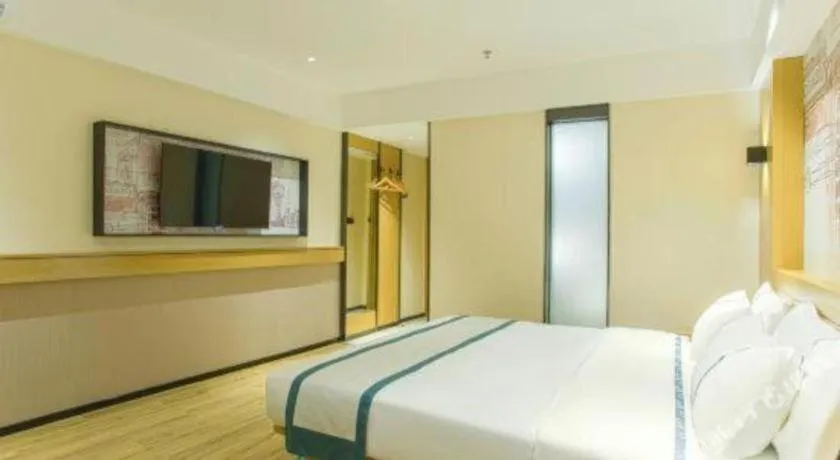 Bed in City Comfort Inn Wuzhou Sun Plaza Wanda