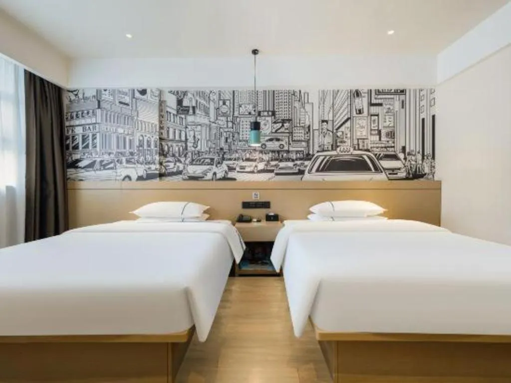 Bed in City Comfort Inn Wuzhou Sun Plaza Wanda