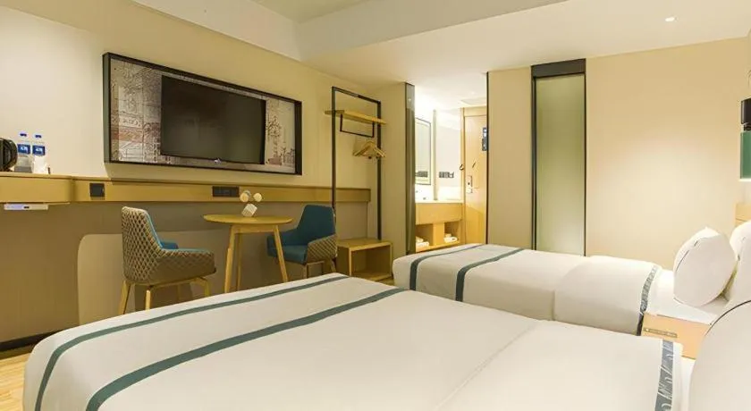 Bed in City Comfort Inn Wuzhou Sun Plaza Wanda