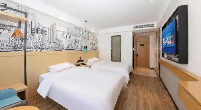 Bed in City Comfort Inn Huaihua East Station