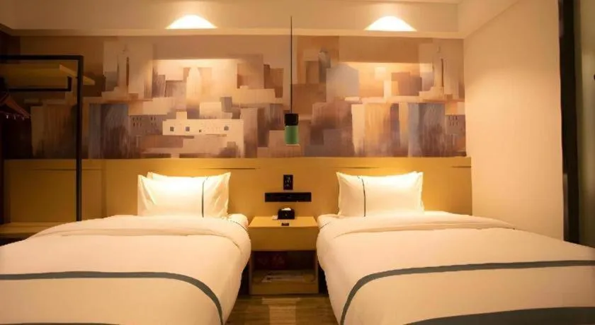 Bed in City Comfort Inn Huaihua East Station