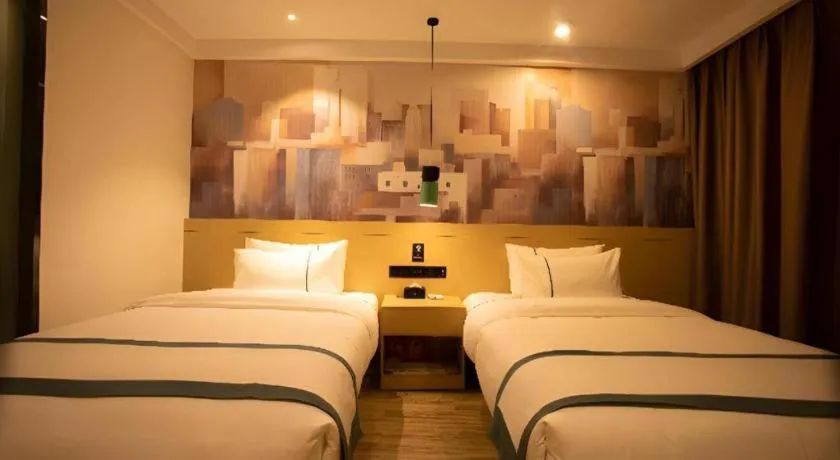 Bed in City Comfort Inn Huaihua East Station