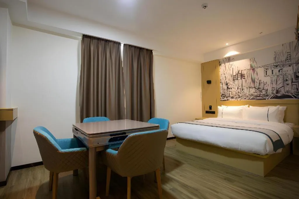 Bed in City Comfort Inn Huaihua East Station