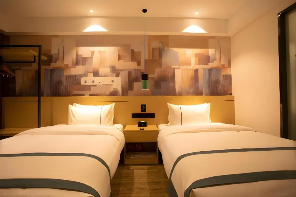 Bed in City Comfort Inn Huaihua East Station