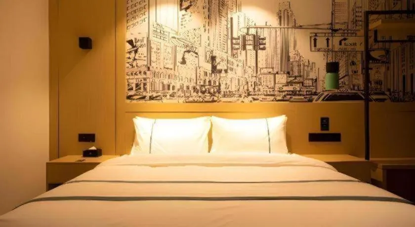 Bed in City Comfort Inn Huaihua East Station