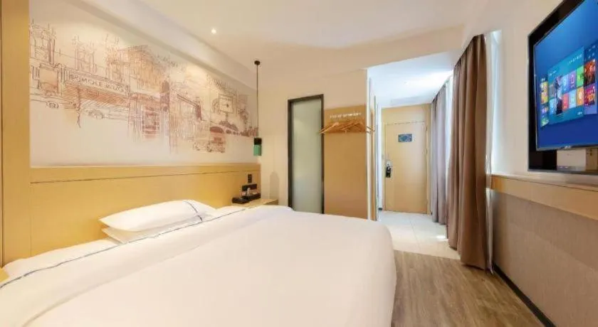 Bed in City Comfort Inn Huaihua East Station