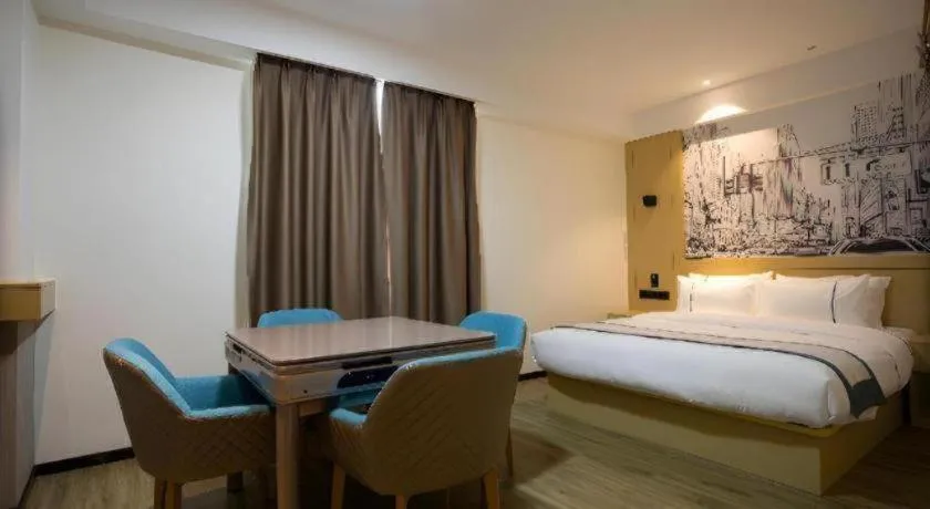 Bed in City Comfort Inn Huaihua East Station